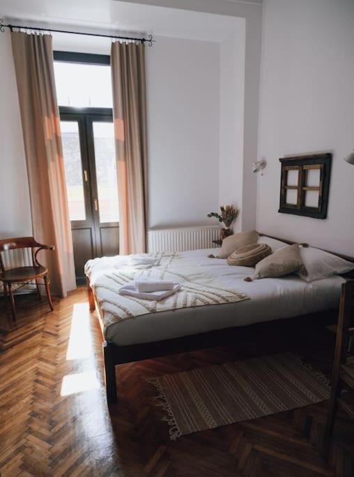 Vista Studio Brasov In The Heart Of The Old City Center Ngoại thất bức ảnh
