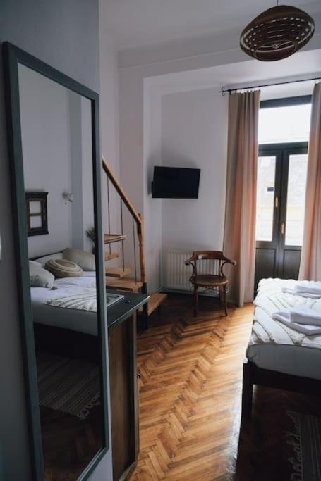 Vista Studio Brasov In The Heart Of The Old City Center Ngoại thất bức ảnh